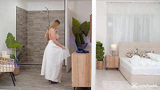 Charming cougar temptress thrilling xxx scene