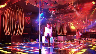Double Penetratrion on the Club Stage for This Italian Slut