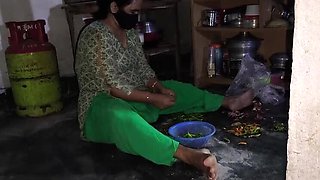 Desi Aunty Anal Doggy Style - Bangladeshi Step Mom Fucked Hard in Ass While Cooking