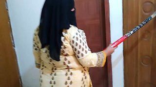 Priya Aunty Ko Jabardast Choda Dea Padosi - Indian Desi Milf Aunty Fucked By Her Devar In Alone Room When Swiping House