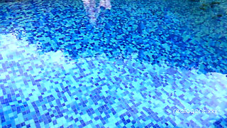 Juggy brunette whore can sunbathes by the pool and lick girlfriend's wet holes