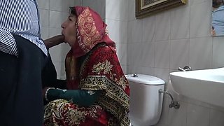 Kurdish Granny Blowjob: Mature MILF Sucks African Immigrant's Cock Till Cum in Mouth