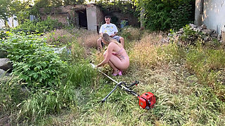 Cranking Cutie in Heels Fails to Start Wet Job Instead
