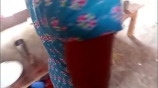 Desi Bhabhi Peeing While Cooking - Hot Indian Stepmom Fingering & Face Fuck