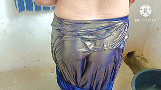Indian Bhabhi Take Bath in Sari When Devar Seeing Bhabhi Bathing Brother-in-law Shook His Cock