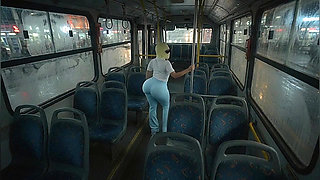 Petite Big Ass Girl Twerking in Light Blue Leggings on the Bus