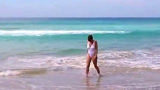 Sunbathing MILF Amateur Video