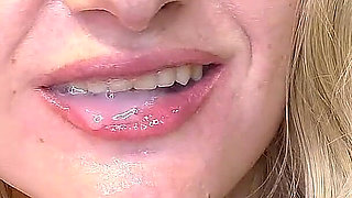 Sweet Blowjob From a Beautiful Girl