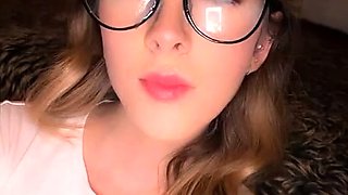 Webcam skinny brunette plays her squirt pussy