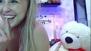 Webcam busty blonde stripped covered by oil anal masturbate