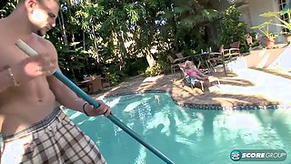 Bikini Pool Pick-up