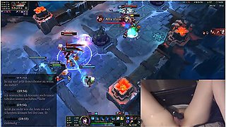 Gamer Girl And Deutsche Amateure In Egirl Masturbates While Playing League Of Legends