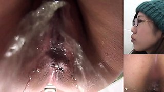 Asian teens pussy pissing