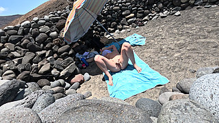 He Saw a Naked Girl on the Beach and Started Jerking off