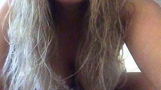 Sleaze blonde has the kinky foot fetish