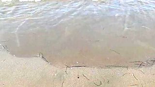 Putarankahotmilf Teasing Piss Secret on Beach - Big Ass Flashing Pussy Close Up