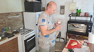 I love pleasing a man. The kitchen doesn't get in my way.