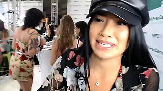 amateur asian flowerr flashing boobs on live webcam