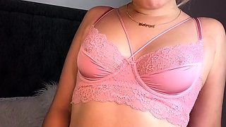 Amateur Webcam Cute Teen Plays Solo with Big Dildo