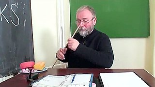 Schulerin Von Lehrer Gefickt