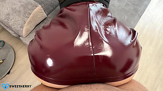 My stepsister in a shiny leather skirt shows me her ass and breasts and has sex with me