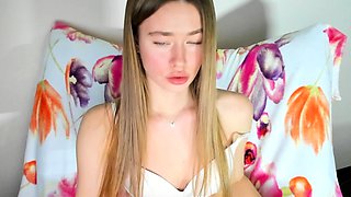 Amateur young teen solo masturbation on her livingroom