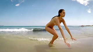 Alisa On The Beach Edisi Nudist Beach Alisa Amore 9Wdc