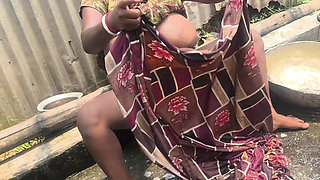 Indian Bhabhi Looks Amazing While Carrying Clothes