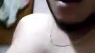 Is Langoor Ko Dekho Kaisi Hoor Jaisi Maal Ko Pel Raha H