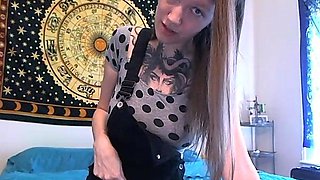 Sexy hottie Anetta Keys enjoys a solo toy masturbation