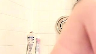 Katie Triggers OnlyFans Nude in Bath Tub Video