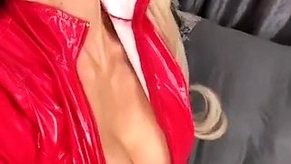 Perfect blonde babe in solo masturbation