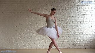Nude ballerina Annett A shows off her flexibility and athleticism in a mesmerizing dance