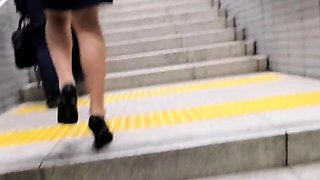 就活中女子電車内対面白パンチラ voyeur jp