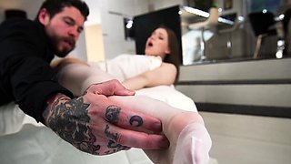 Mia Splits Feet Seduction On Cam