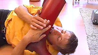 Amateur Foot Fetish Girlfriend Sucks and gives a Footjob