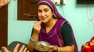 Pakistani Milky Aunty With Her Kiss Romantic On Bed By -snapchat143