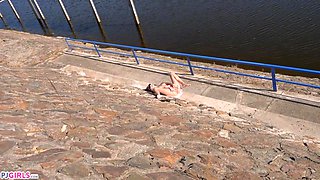 Cindy Shine outdoor Pussy rubbing