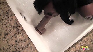 Lass's high heels scene