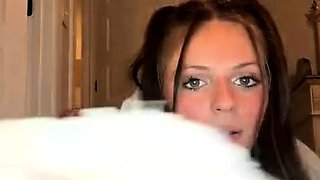 Hot amateur webcam teen masturbates for their fans