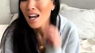 Webcam Asian camgirl testing brand new toy