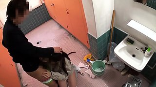 Amateur Asian gives amazing blowjob