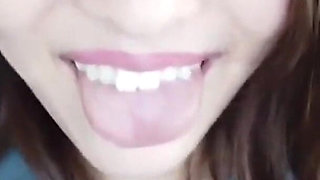 Mouthful Moments-dare to Watch Their Bold Date? Chapter-1