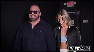 Hollywood Cash In Fit Blonde Hotwife Elania Gets Stretched Out By Bbc