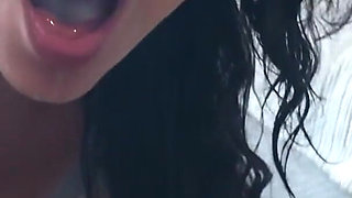 Mi Slutty Wife Seduces and Convinces the Plumber to Give Her a Blowjob and Swallow His Cum