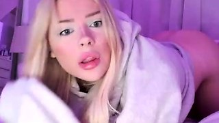 Blonde solo jerking off