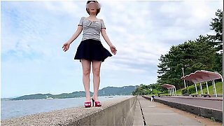 A Man Is Seen Masturbating In The Open Air By A Group Of Strangers And Squirts Profusely!