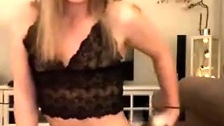 Mariaqt Teasing With Tail Plug