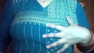 New Bhabhi Having Nude Show with Fingers