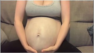 Moisturising My Pregnant Bump With Lotion